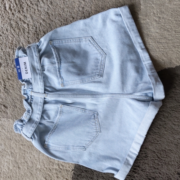 New Look Paperbag Waist Denim shorts - Picture 2 of 2